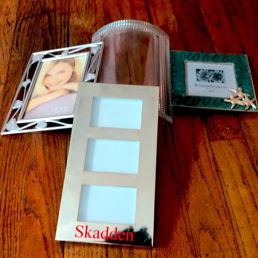 Bundle of picture frames
